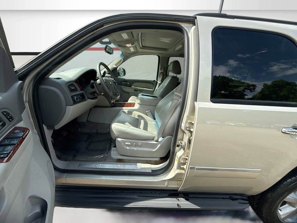 Used 2014 Chevrolet Tahoe LTZ RWD image 21