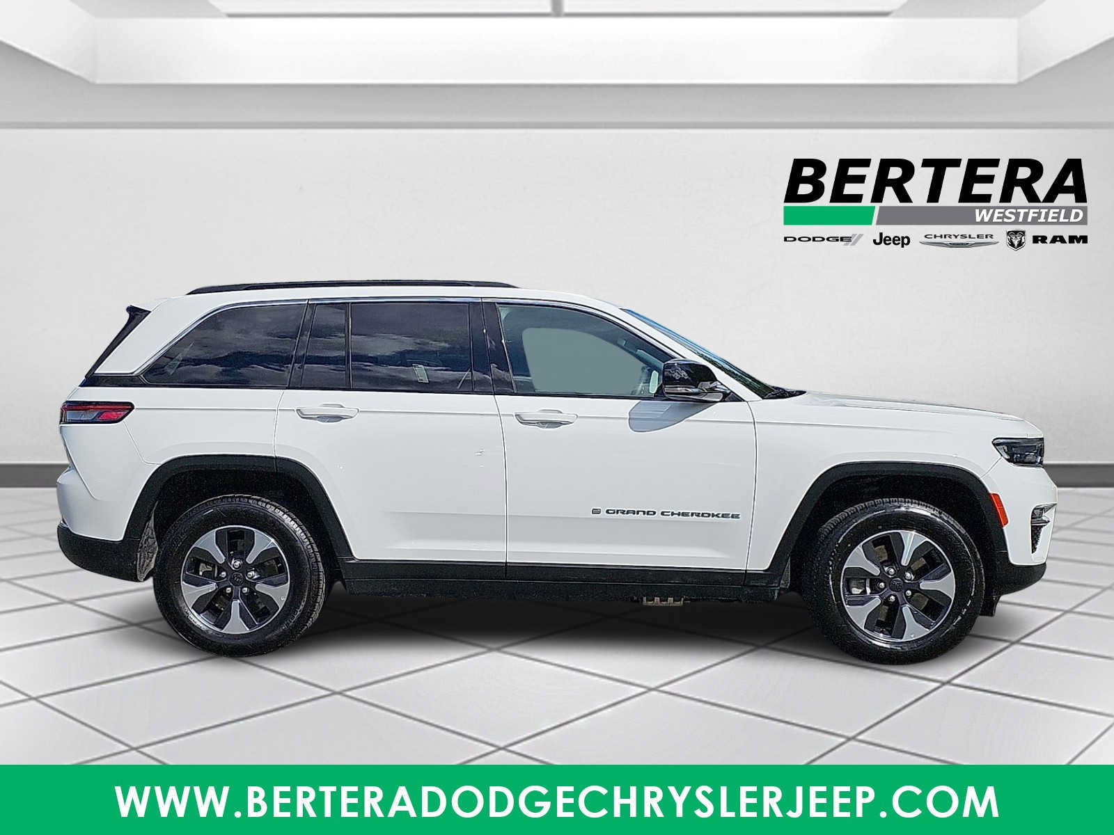 Used 2024 Jeep Grand Cherokee Limited 4xe AWD/4WD image 7