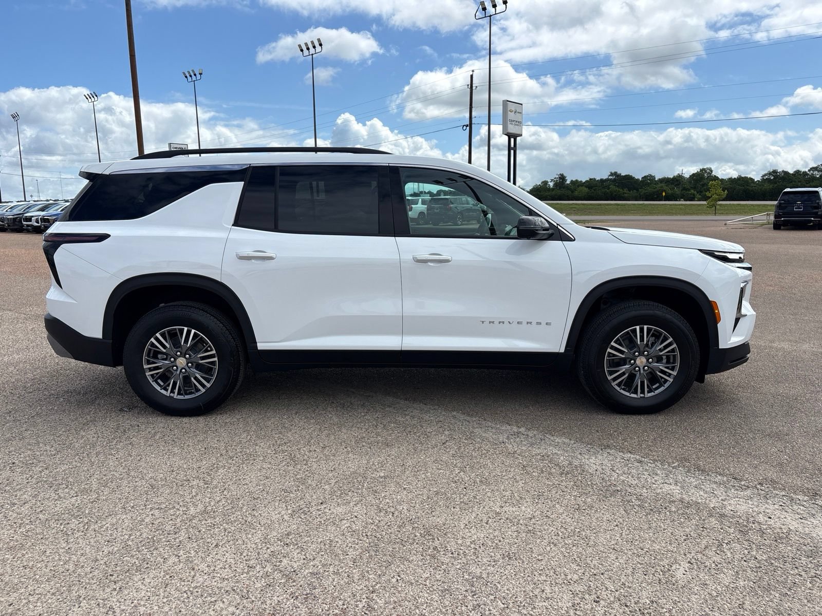 New 2026 Chevrolet Traverse LT w/ Driver Confidence Package FWD image 7