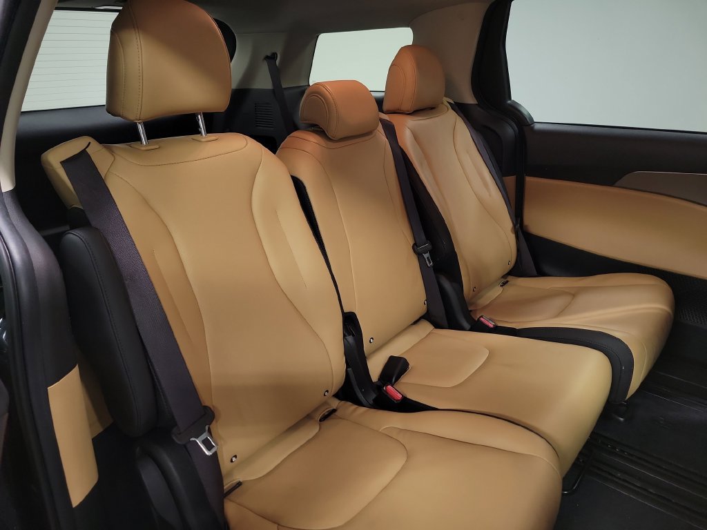 Used 2022 Kia Carnival LX FWD image 33