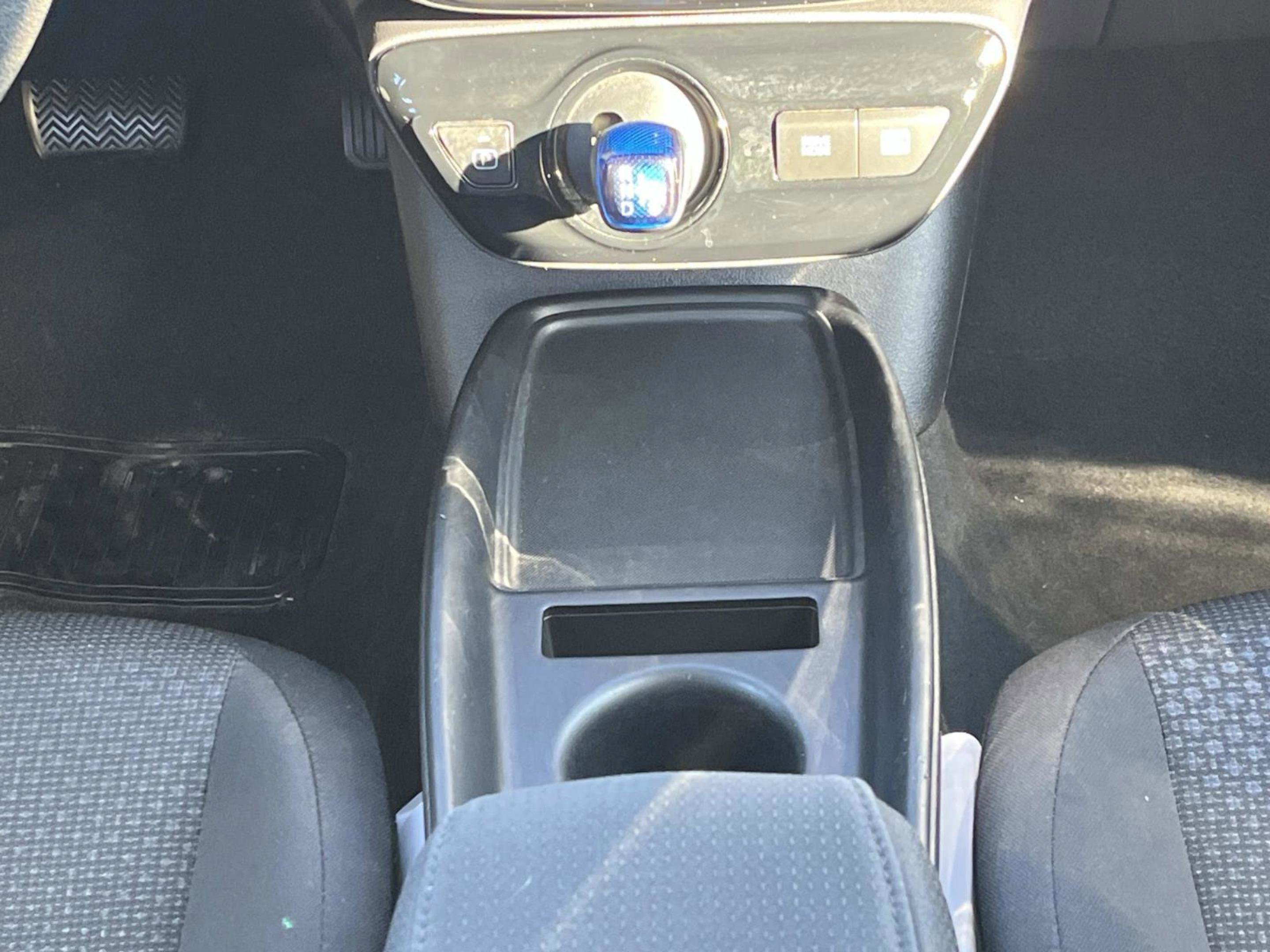 Used 2022 Toyota Prius L Eco image 16