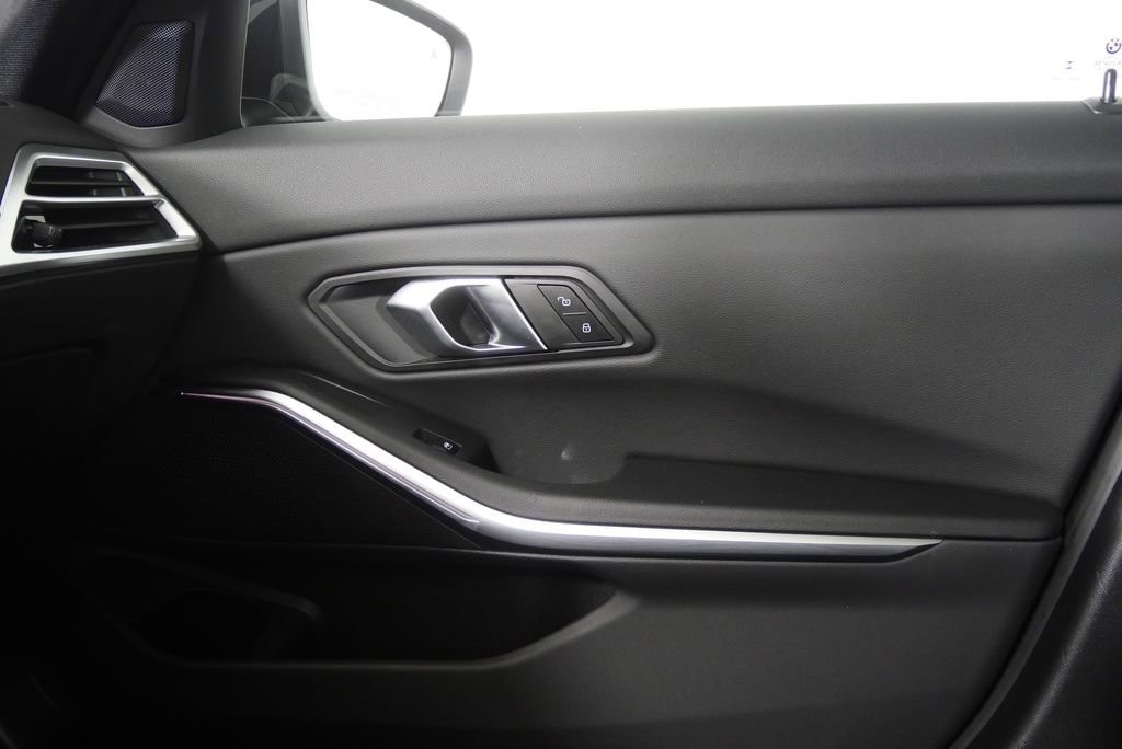 Used 2025 BMW 330i Sedan image 30