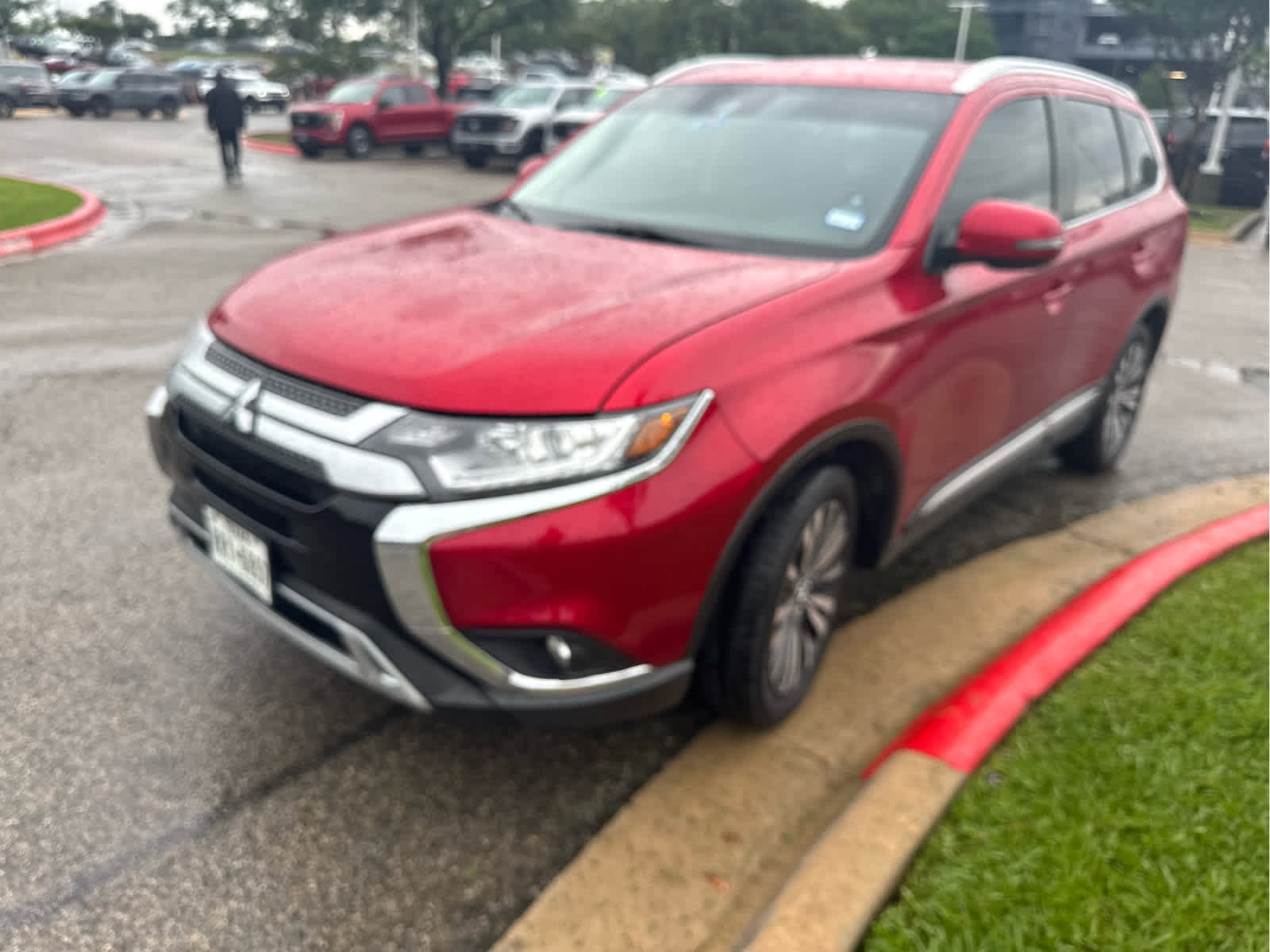 Used 2020 Mitsubishi Outlander SEL image 2