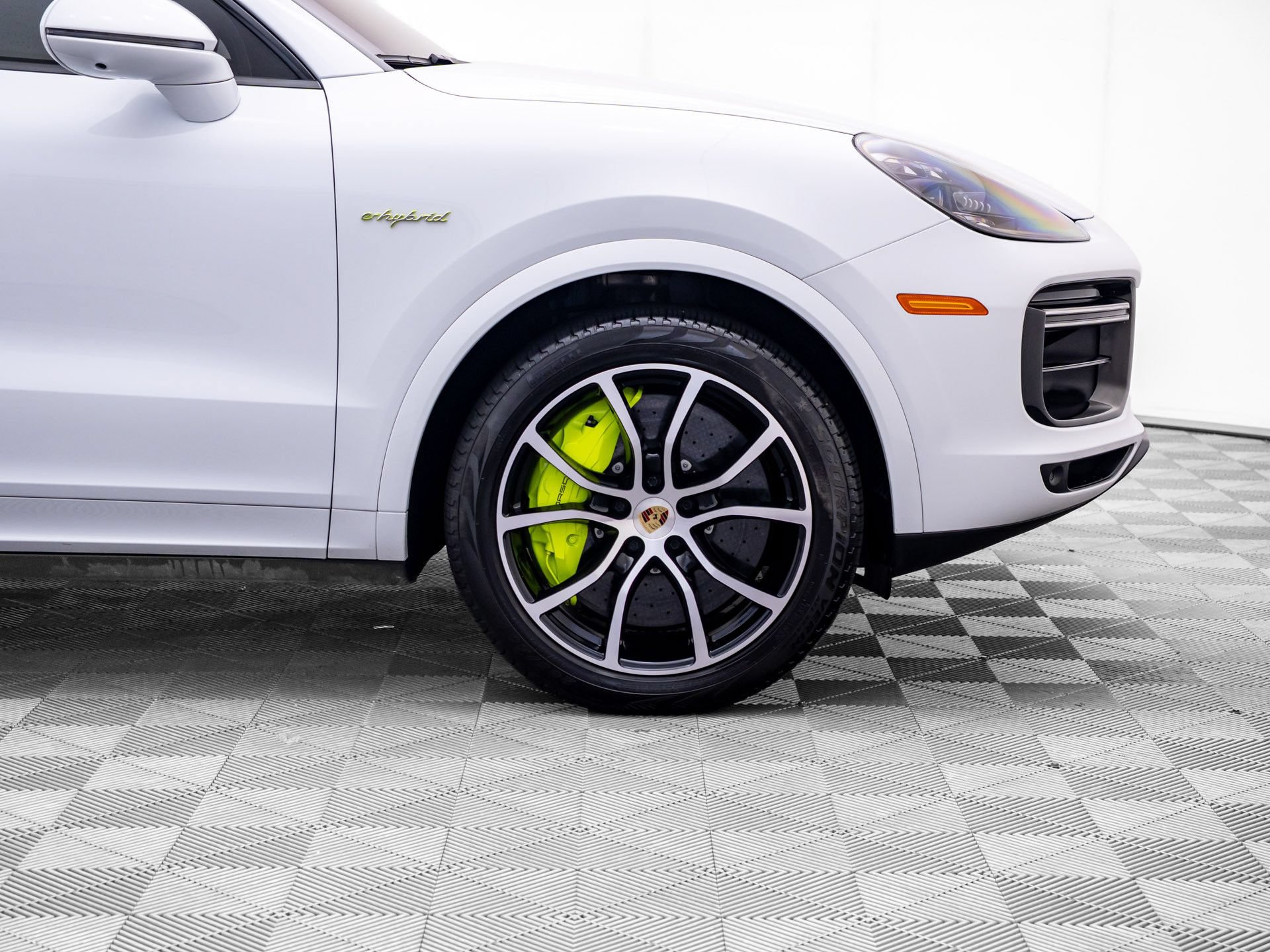 Used 2023 Porsche Cayenne Turbo S w/ Premium Package Plus AWD/4WD image 35