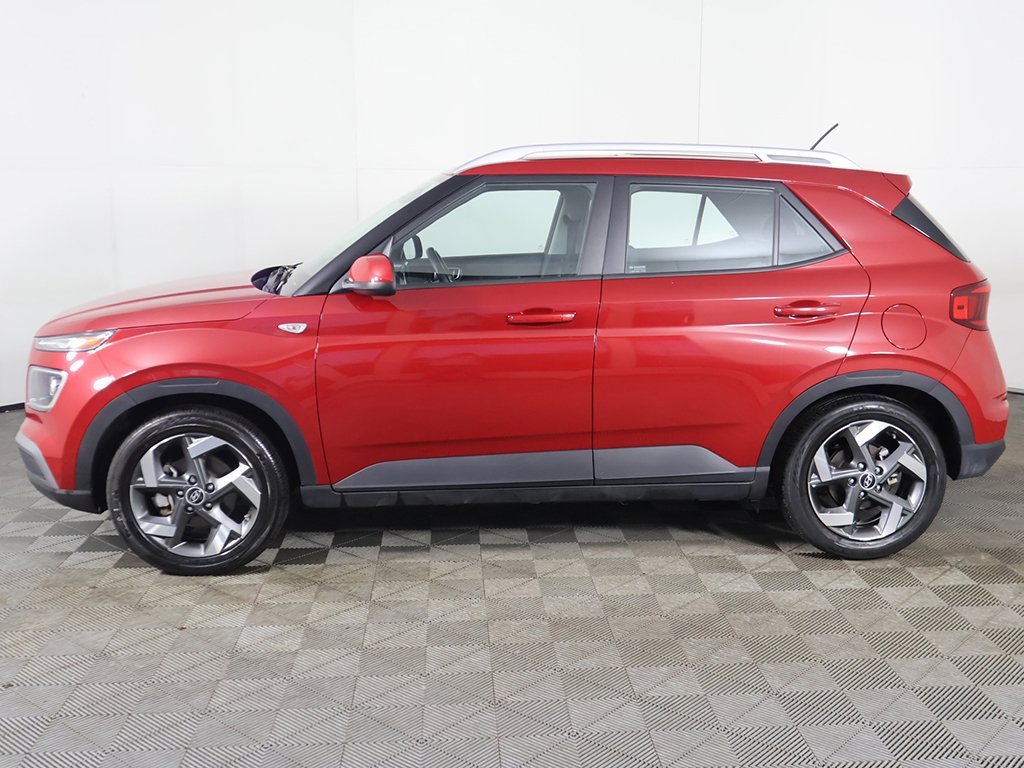 Used 2023 Hyundai Venue SEL image 13