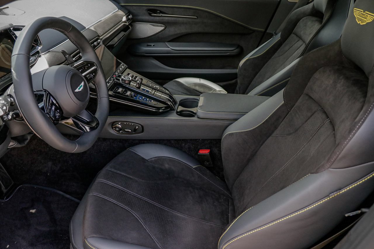New 2025 Aston Martin V8 Vantage Coupe RWD image 17