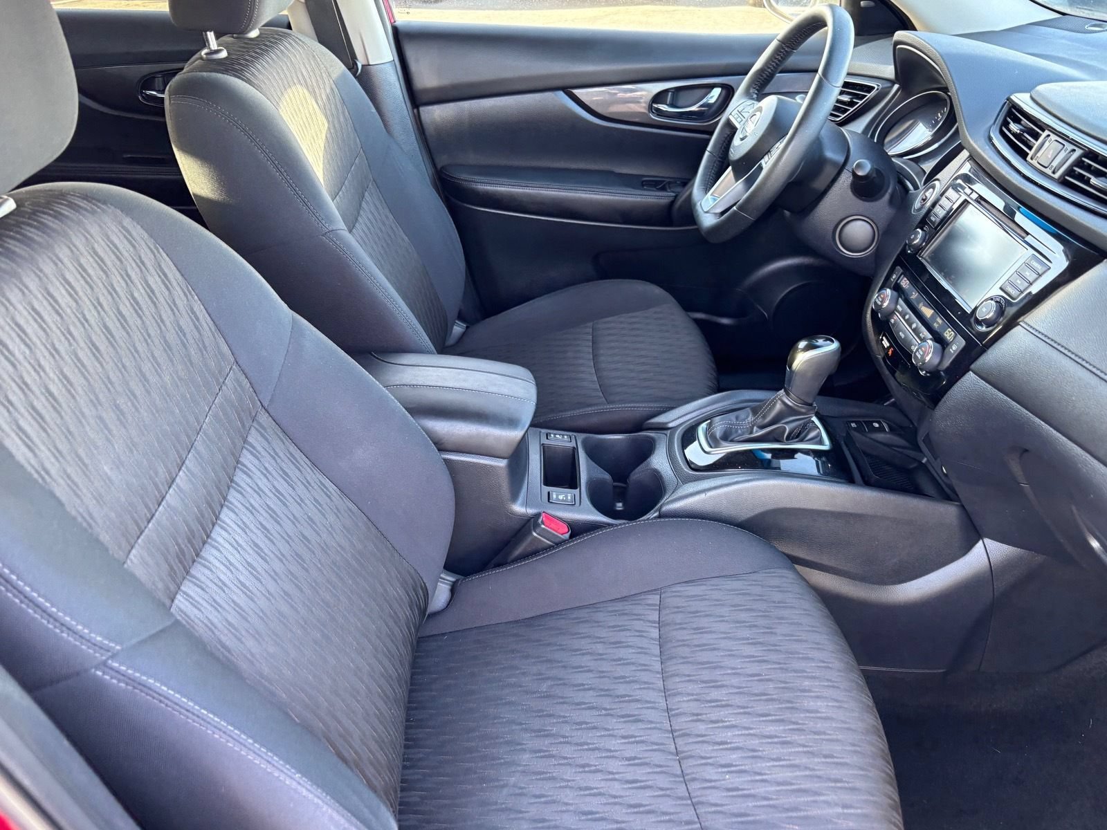 Used 2019 Nissan Rogue SV w/ Sun & Sound Touring Package AWD/4WD image 14