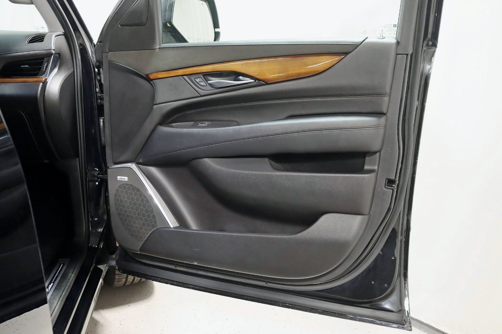 Used 2017 Cadillac Escalade ESV Luxury image 40