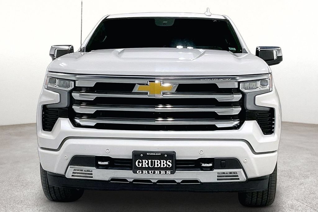 Used 2025 Chevrolet Silverado 1500 High Country AWD/4WD image 4