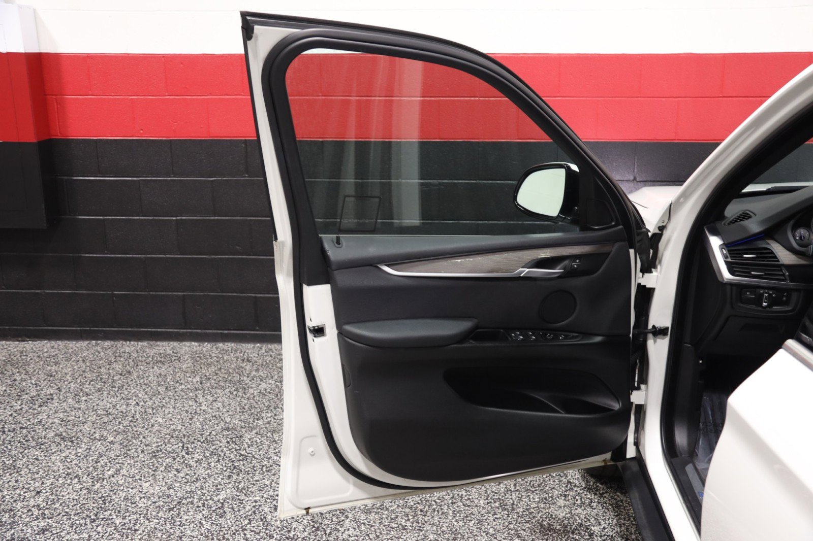 Used 2017 BMW X5 xDrive40e AWD/4WD image 31
