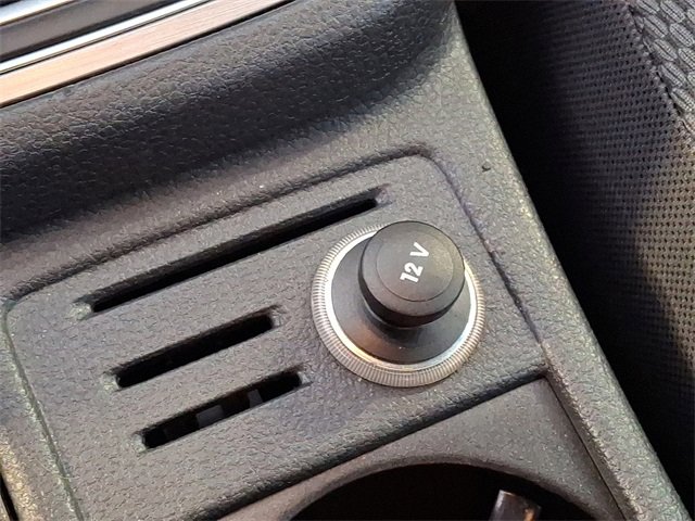 Used 2016 Volkswagen Golf S image 24