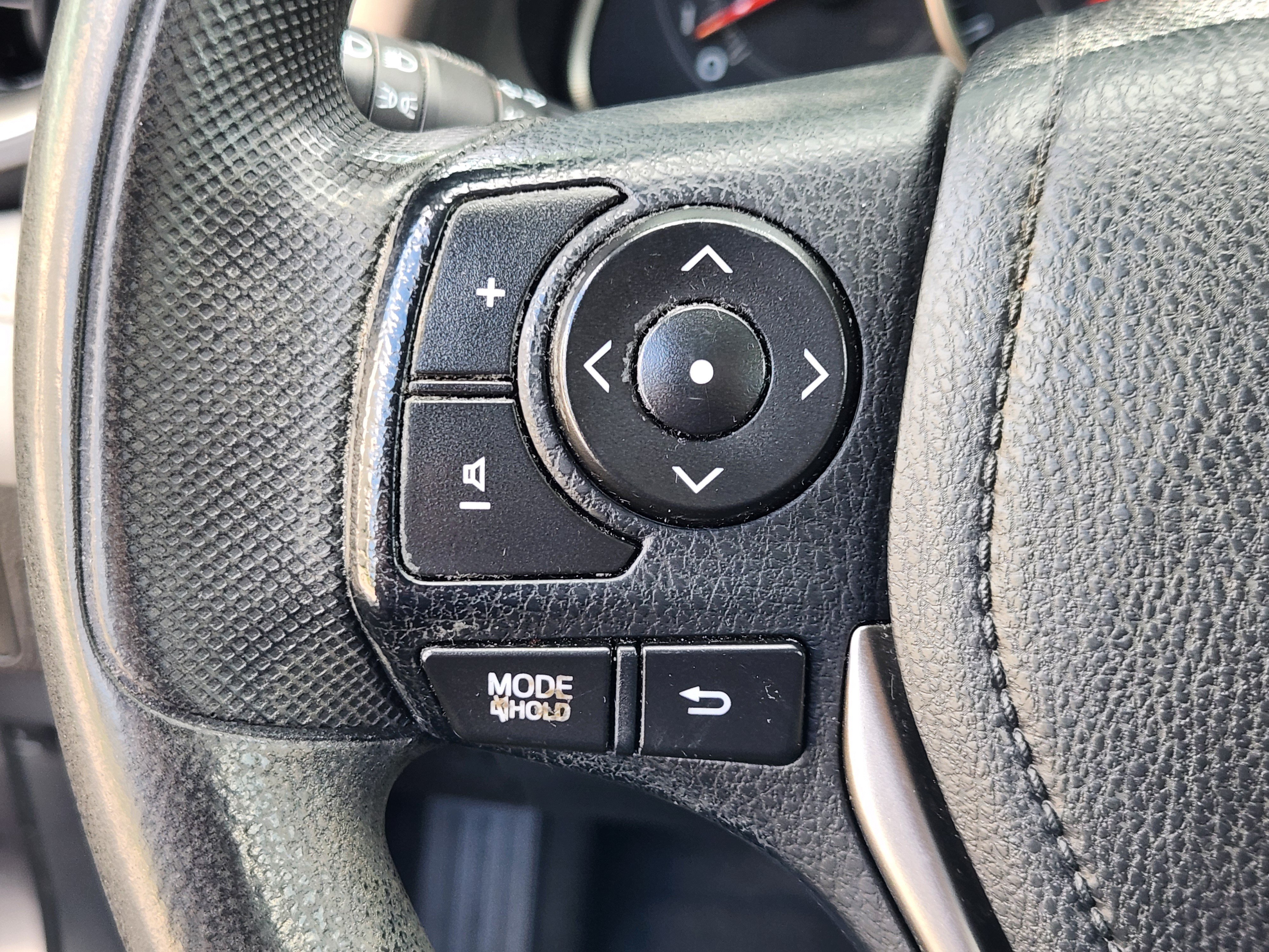Used 2014 Toyota RAV4 XLE AWD/4WD image 23