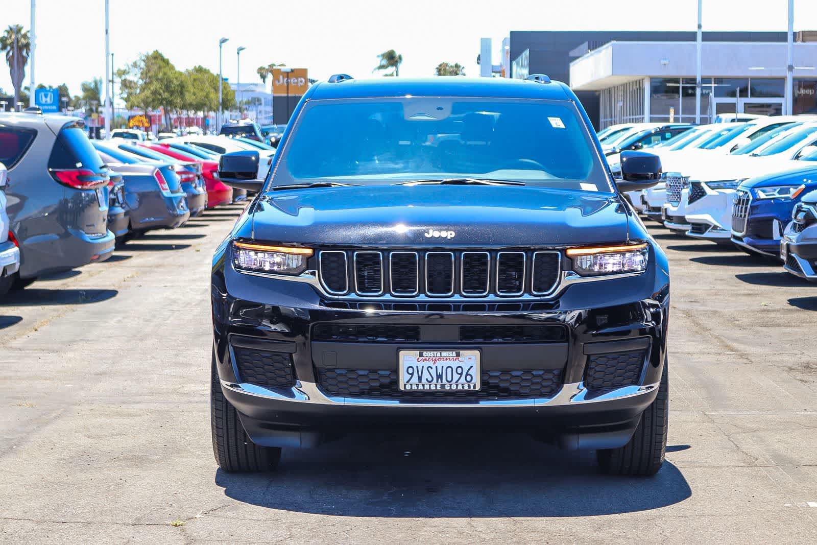 Used 2025 Jeep Grand Cherokee L Laredo RWD image 2