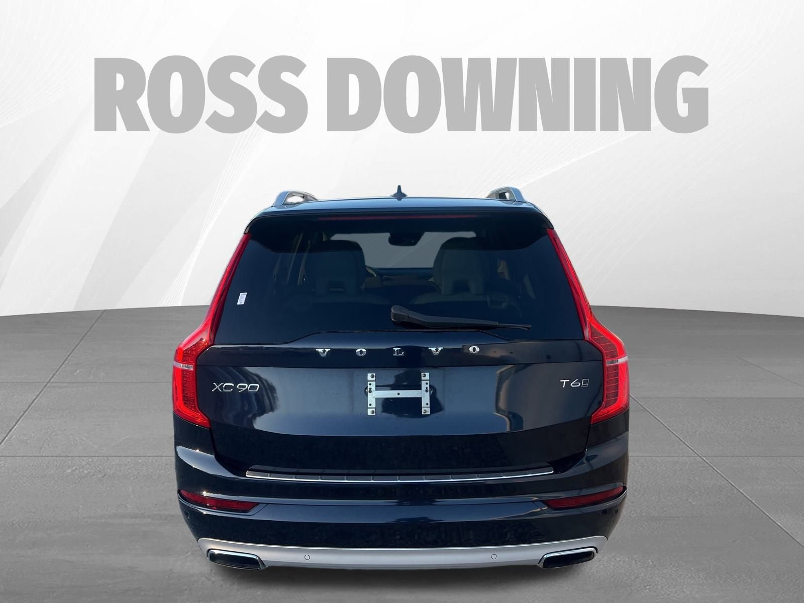 Used 2017 Volvo XC90 T6 Momentum w/ Vision Package image 5