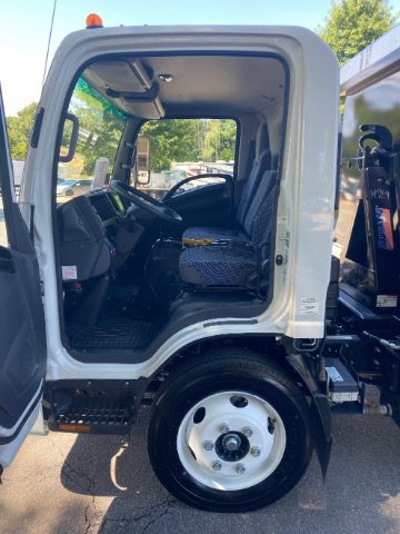 Used 2024 Isuzu NPR image 10