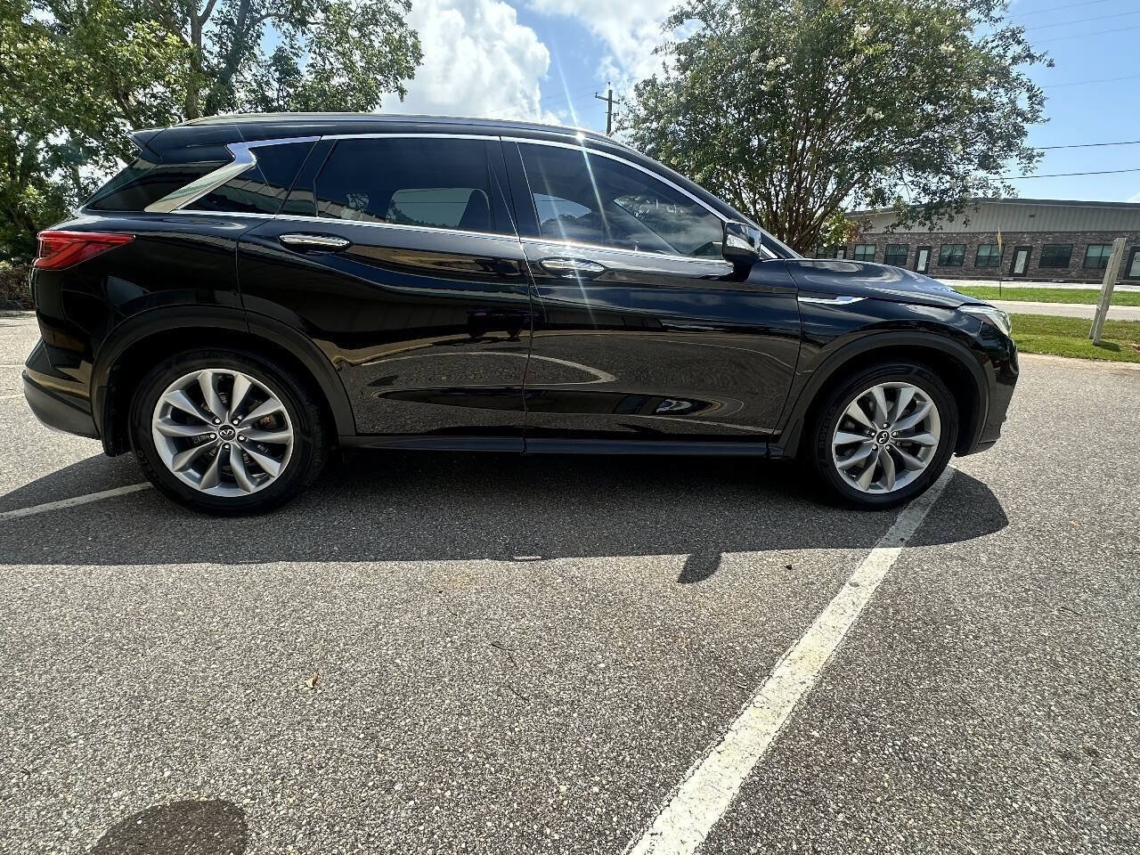 Used 2021 INFINITI QX50 Luxe w/ Cargo Package FWD image 7