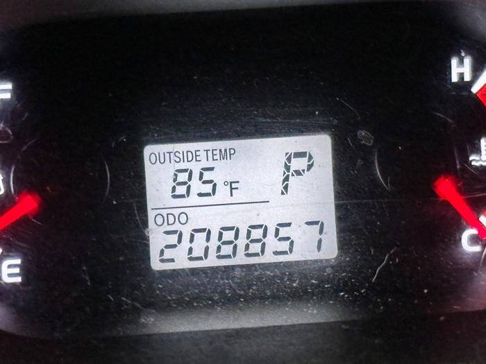 Used 2010 Pontiac Vibe w/ Preferred Package FWD image 36