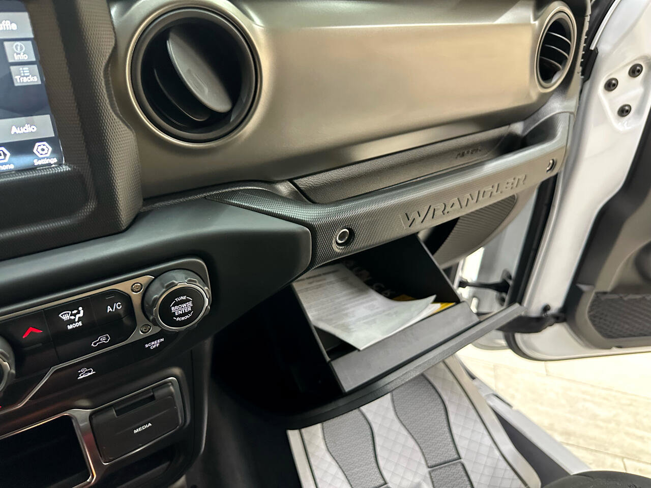 Used 2023 Jeep Wrangler Sport image 28