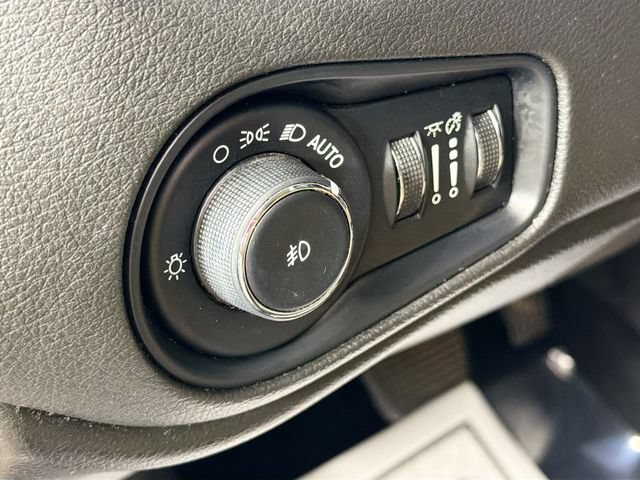 Used 2016 Jeep Renegade Latitude w/ Popular Equipment Group AWD/4WD image 10