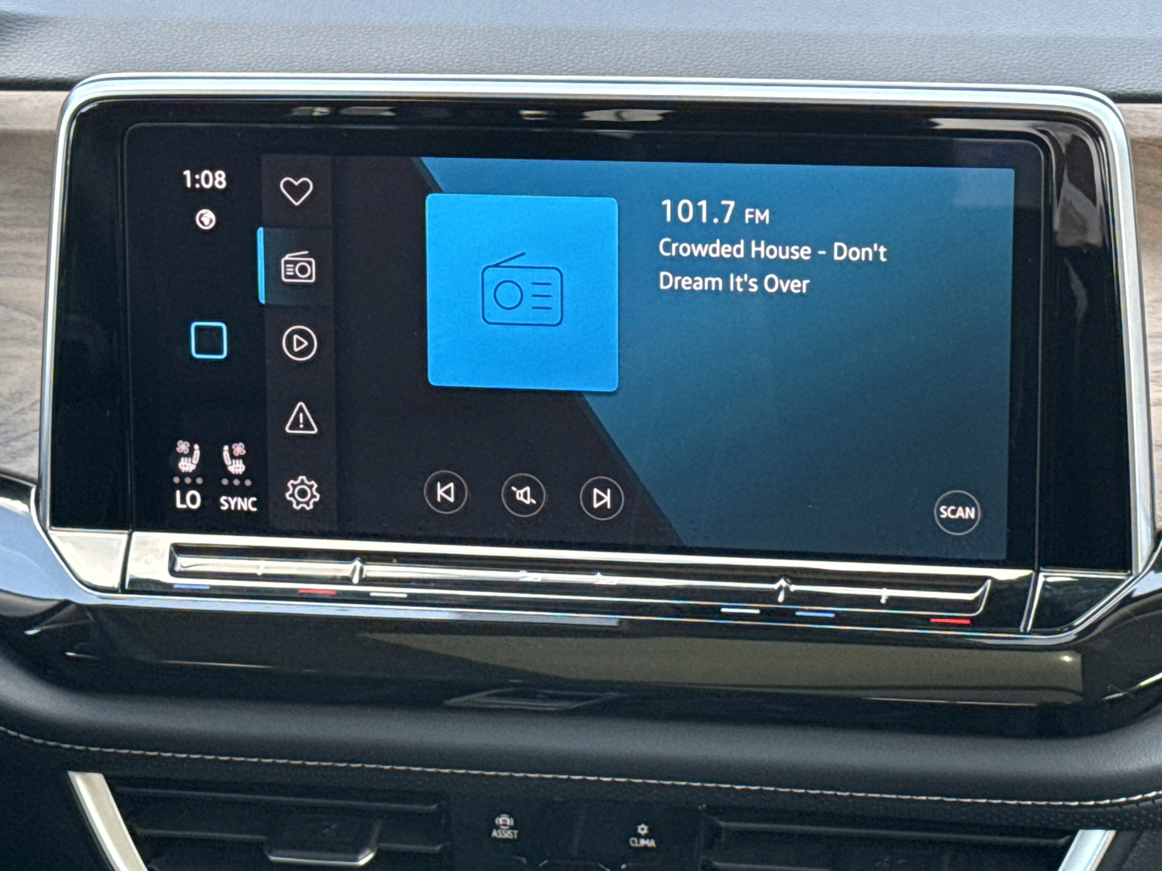 Used 2025 Volkswagen Atlas SE image 23