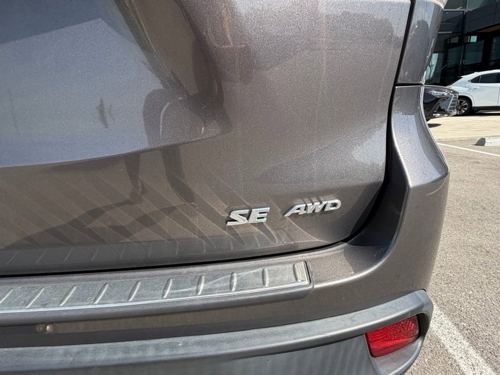 Used 2017 Toyota Highlander SE image 17