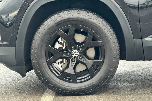 Used 2025 Volkswagen Atlas Peak Edition SE image 26