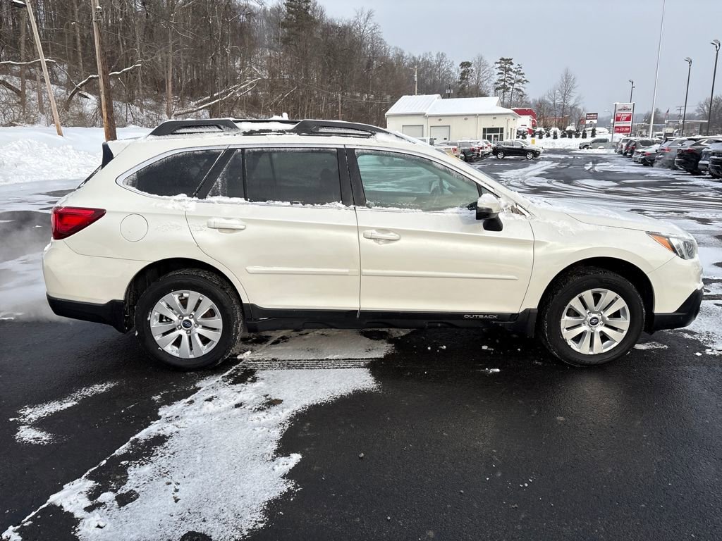 Used 2016 Subaru Outback 2.5i Premium image 6