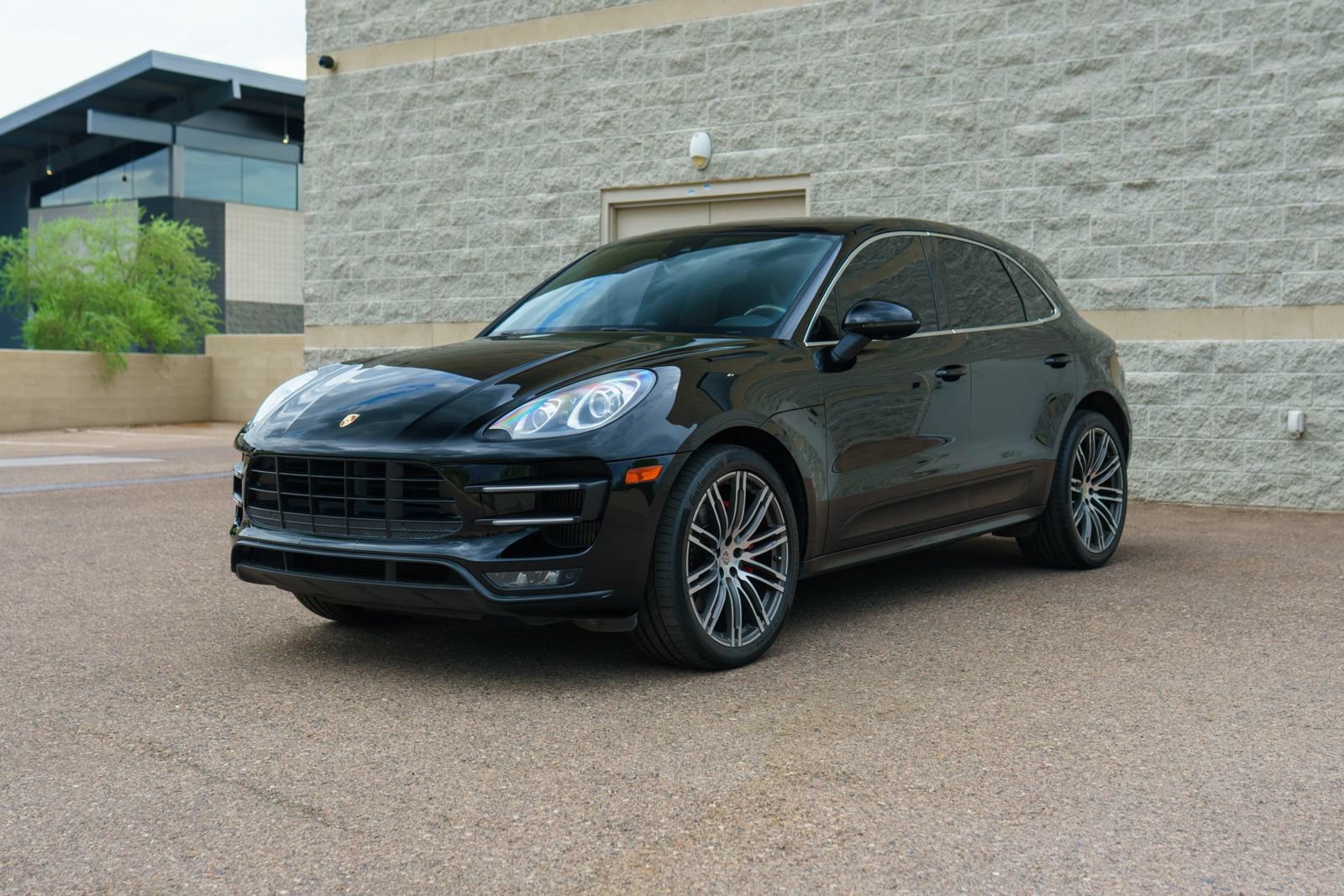 Used 2015 Porsche Macan Turbo AWD/4WD image 3