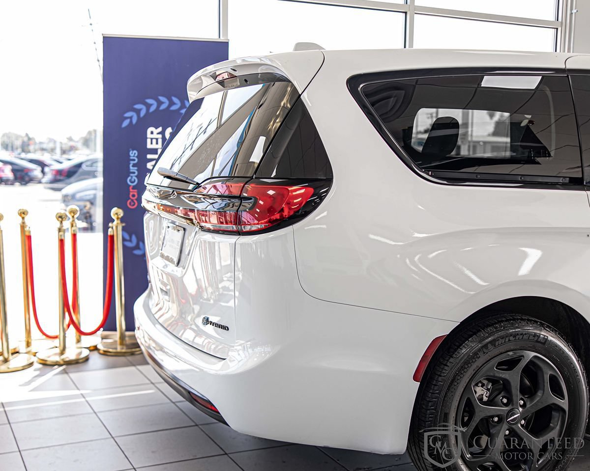 Used 2022 Chrysler Pacifica Touring-L w/ S Appearance Package FWD image 16