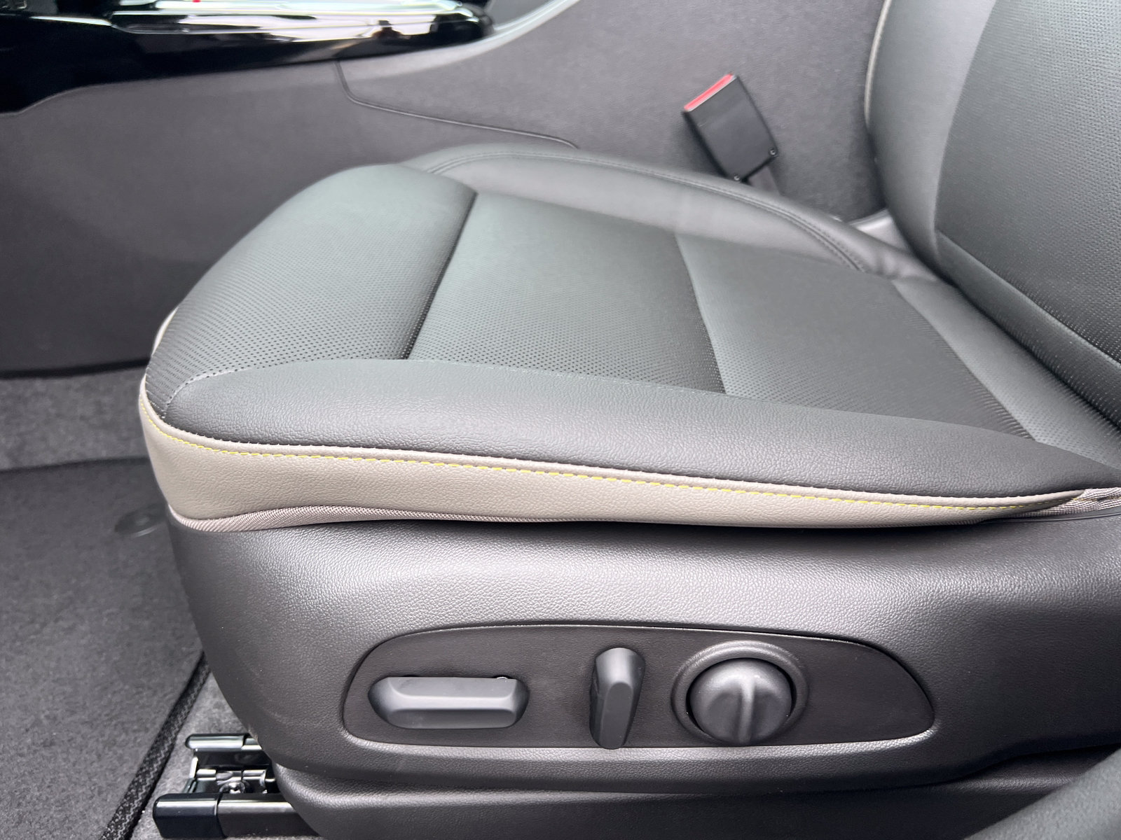New 2026 Chevrolet Trax ACTIV w/ Sunroof Package FWD image 9