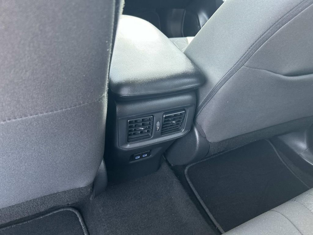 Used 2022 Toyota RAV4 XLE AWD/4WD image 19