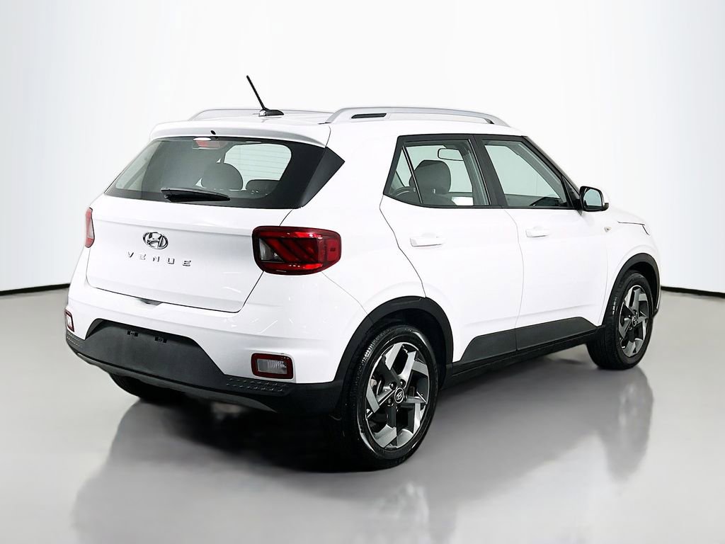 Used 2023 Hyundai Venue SEL w/ Cargo Package FWD image 5