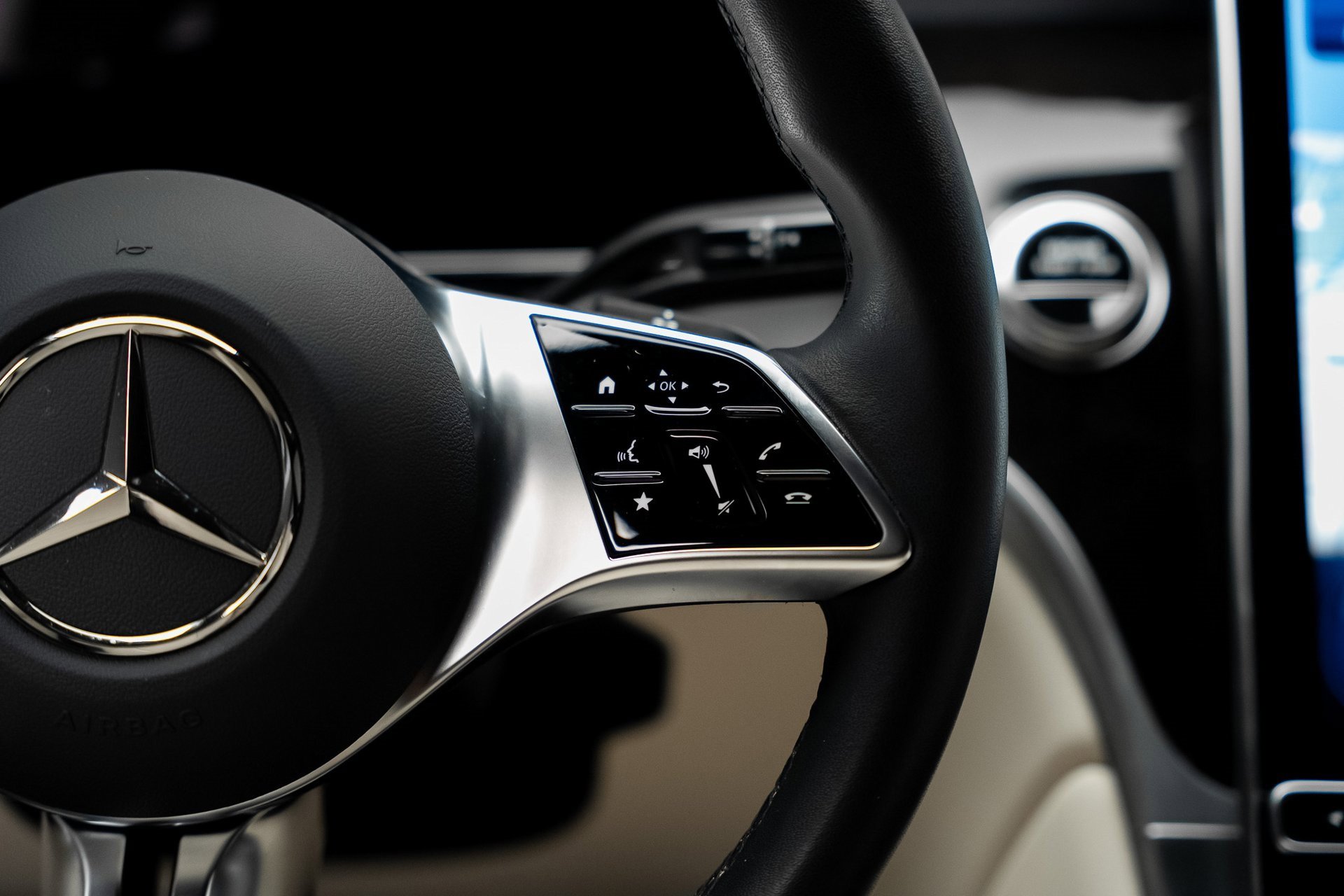 Used 2025 Mercedes-Benz GLC 350e 4MATIC image 46