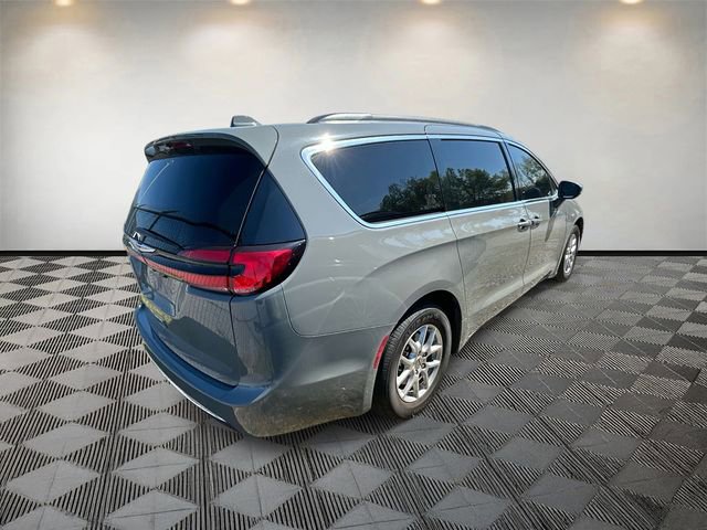 Used 2022 Chrysler Pacifica Touring-L image 3