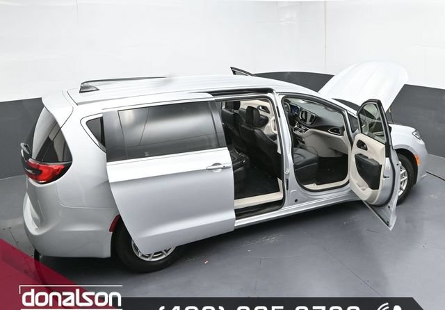 Used 2024 Chrysler Pacifica Touring-L FWD image 26