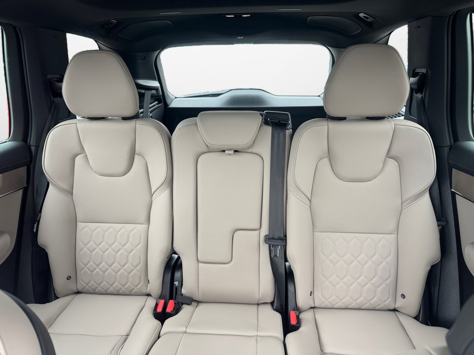New 2026 Volvo XC90 T8 Plus w/ Protection Package Premier image 12
