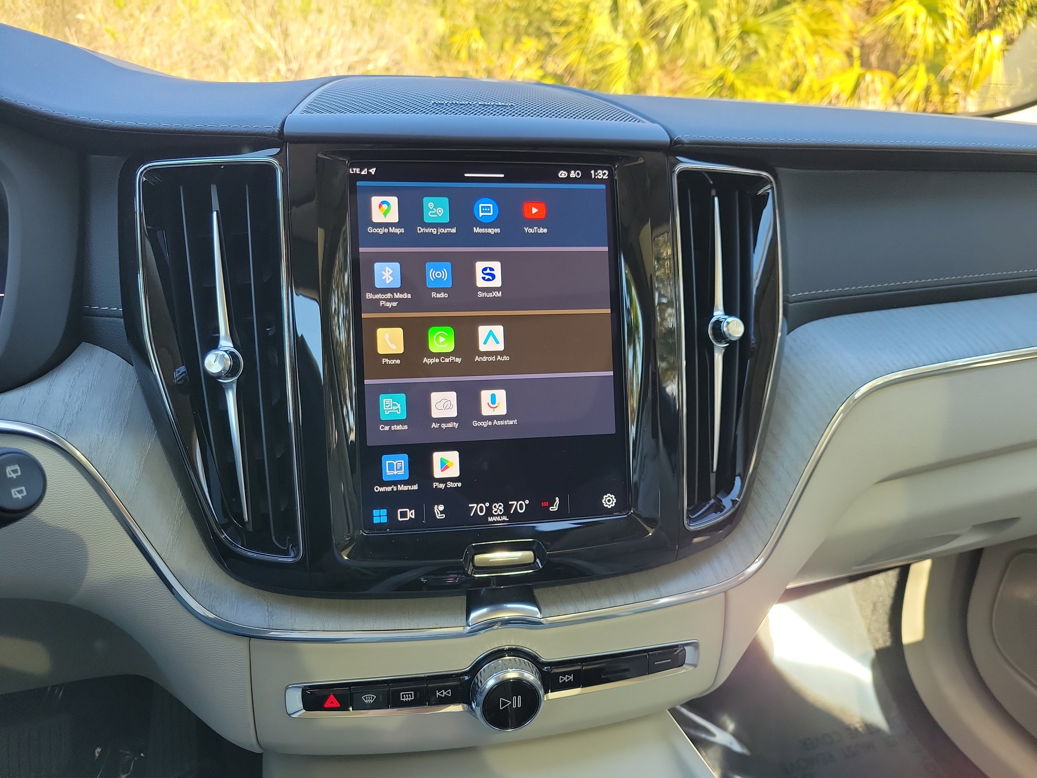 Used 2025 Volvo XC60 T8 Ultra w/ Climate Package image 25