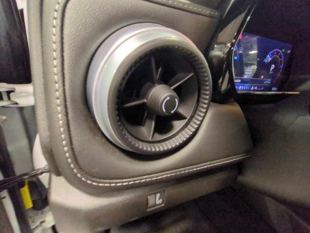 Used 2024 Chevrolet Colorado LT w/ LT Convenience Package image 9