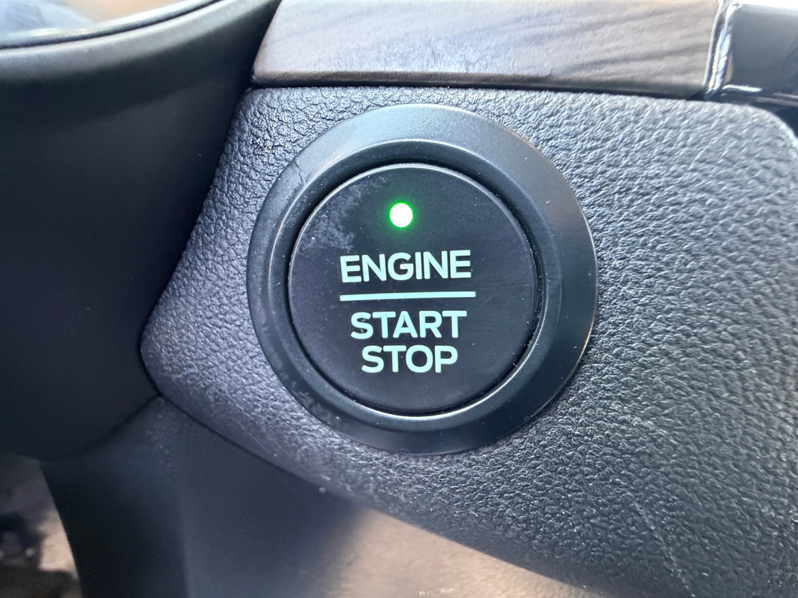 Used 2020 Ford Escape Titanium AWD/4WD image 30