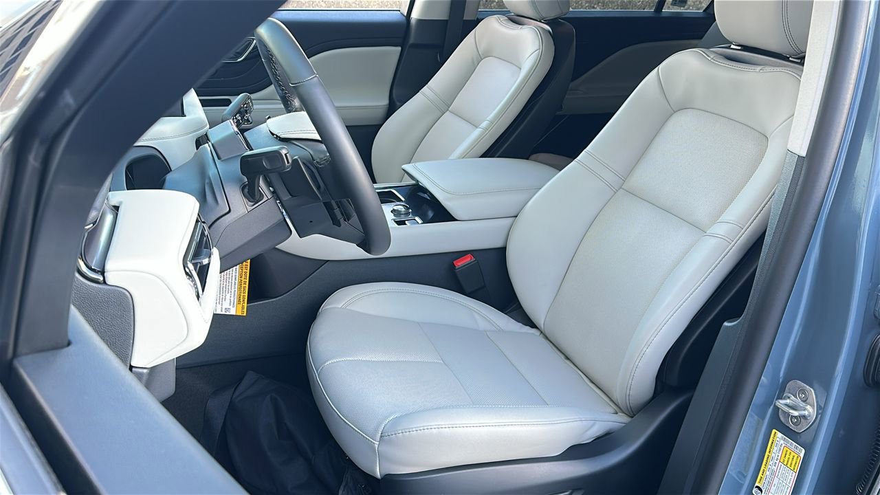 New 2026 Lincoln Aviator AWD image 17