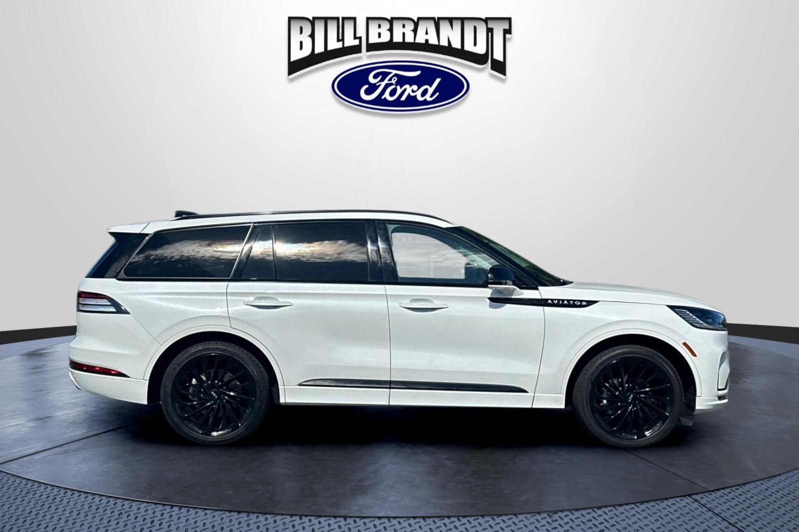 Used 2025 Lincoln Aviator Reserve w/ Equipment Group 201A AWD/4WD image 2