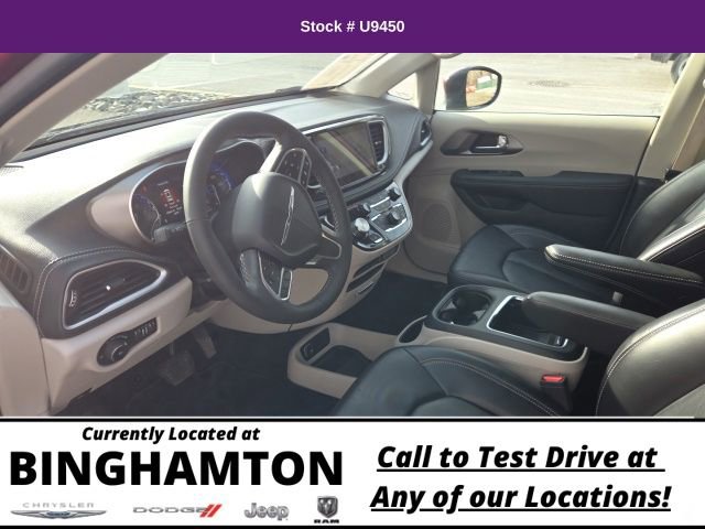 Used 2023 Chrysler Pacifica Touring-L image 17