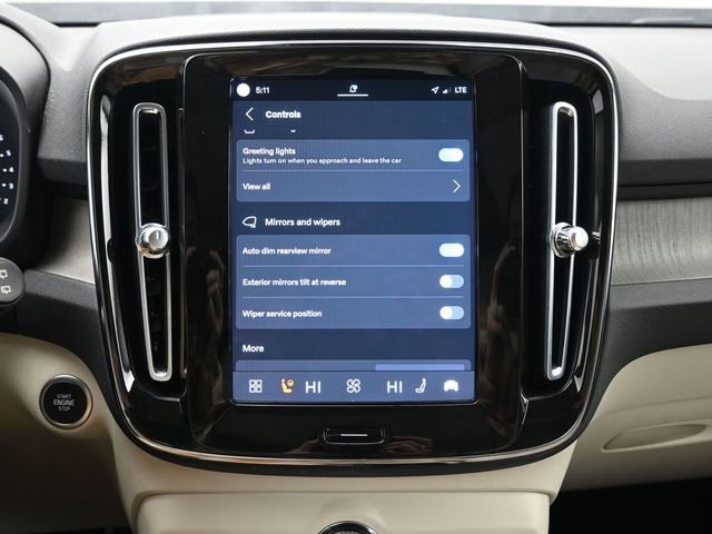 Used 2023 Volvo XC40 B5 Ultimate w/ Climate Package image 17