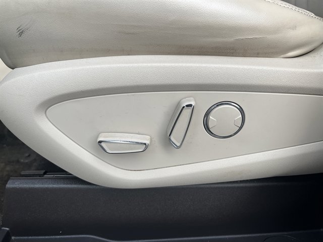 Used 2017 Lincoln MKC Select w/ Select Plus Package FWD image 23
