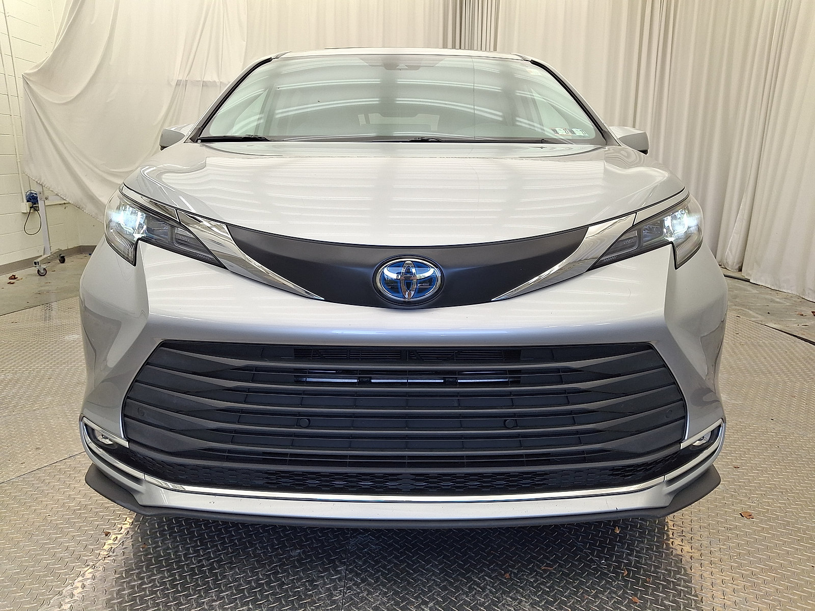 Certified 2024 Toyota Sienna XLE AWD/4WD image 24