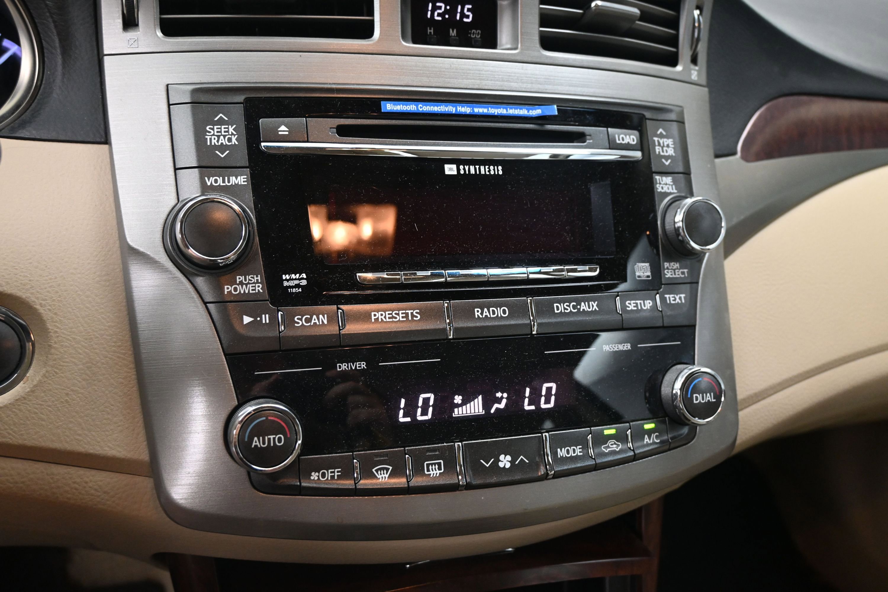 Used 2011 Toyota Avalon Limited FWD image 28