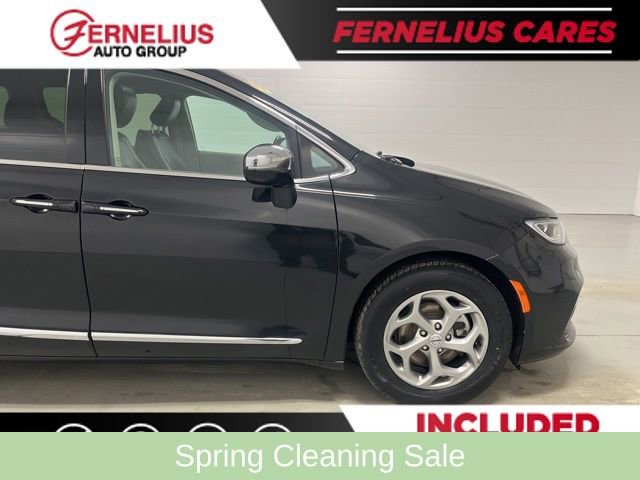 Used 2023 Chrysler Pacifica Limited FWD image 9