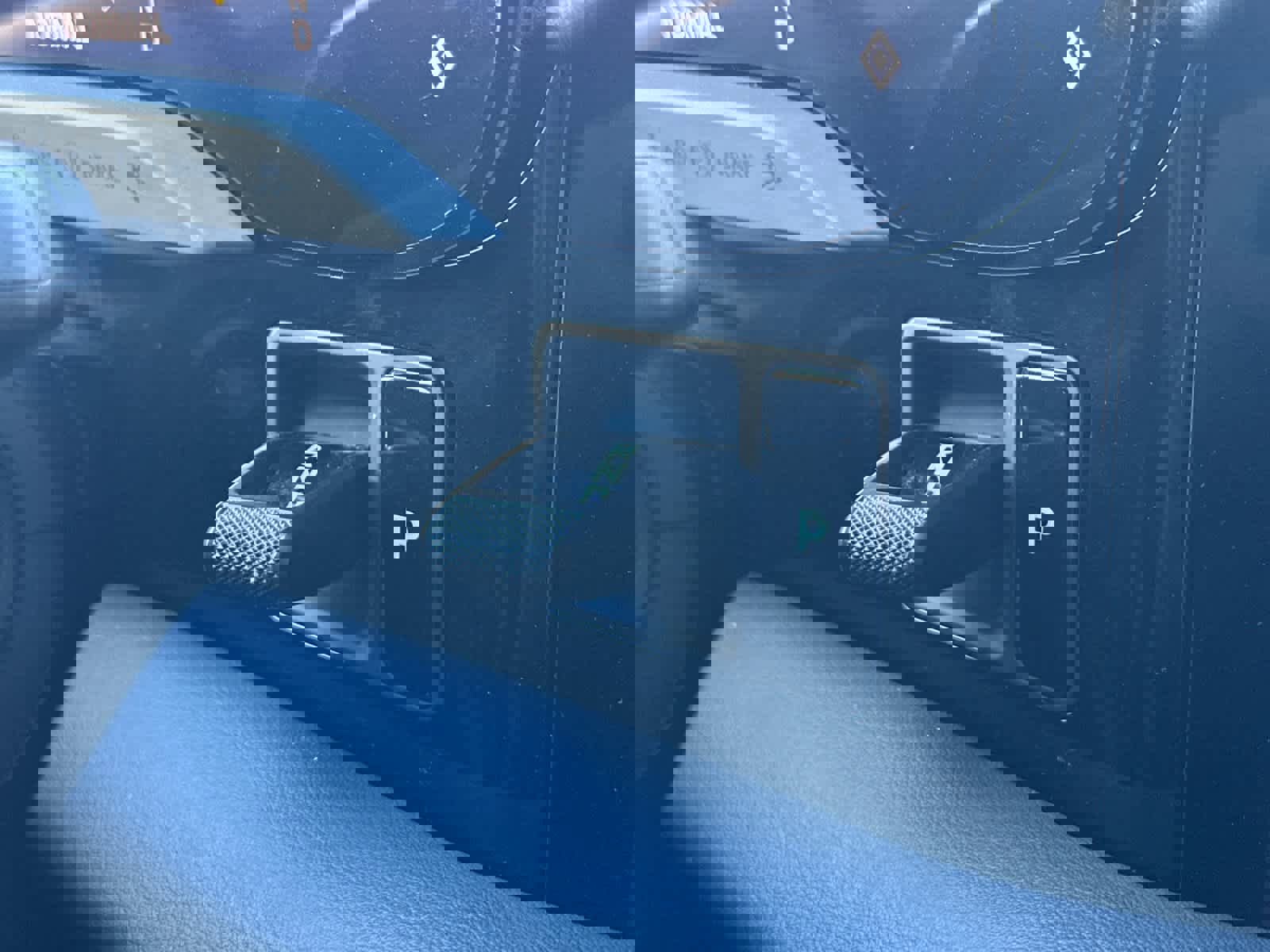 Used 2022 Porsche Taycan image 23