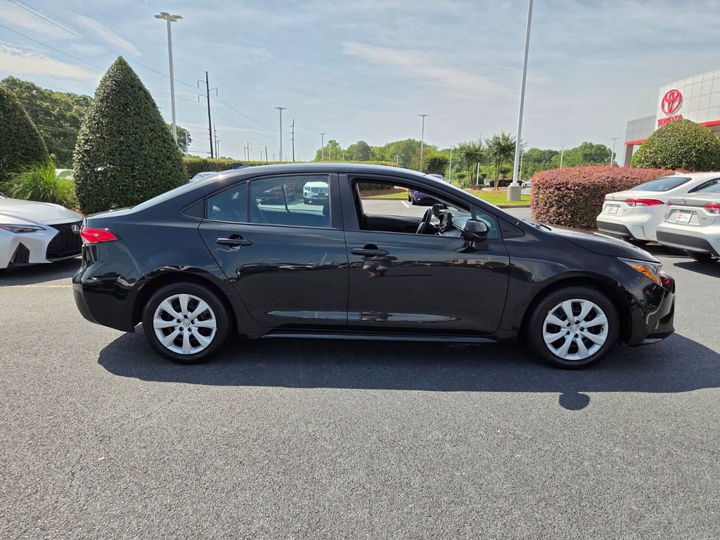 Used 2022 Toyota Corolla LE FWD image 9