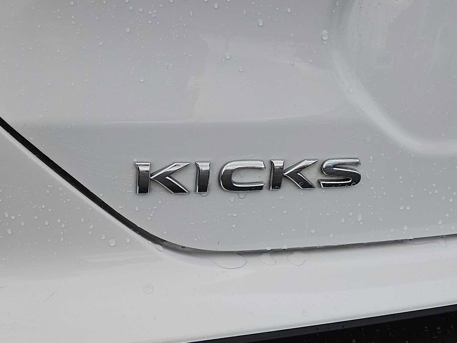 Used 2023 Nissan Kicks S image 12